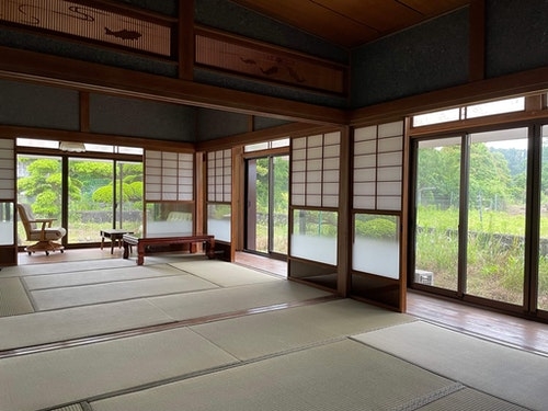 君津の里山に立つ広い平屋で田舎暮らし・観光釣りゴルフも／民泊